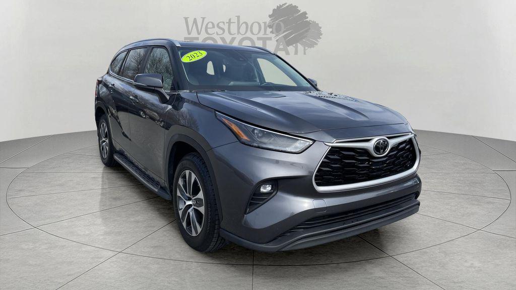 used 2023 Toyota Highlander car, priced at $34,000