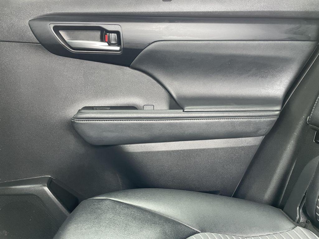 used 2025 Toyota Highlander car, priced at $46,390