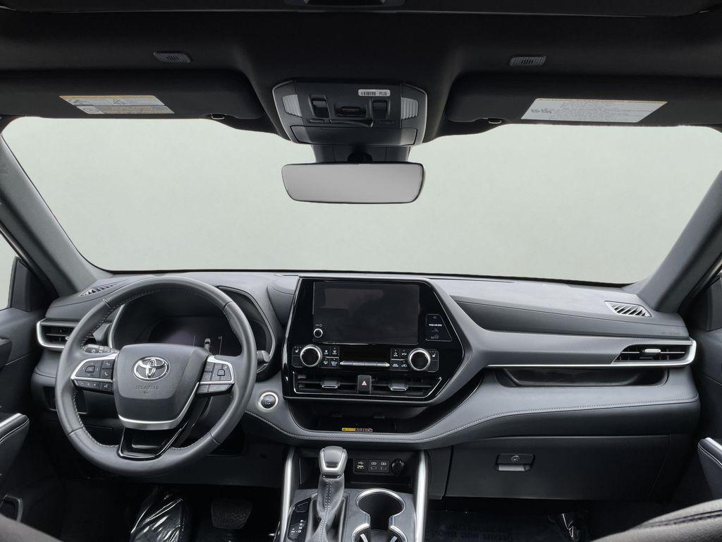 used 2025 Toyota Highlander car, priced at $46,390