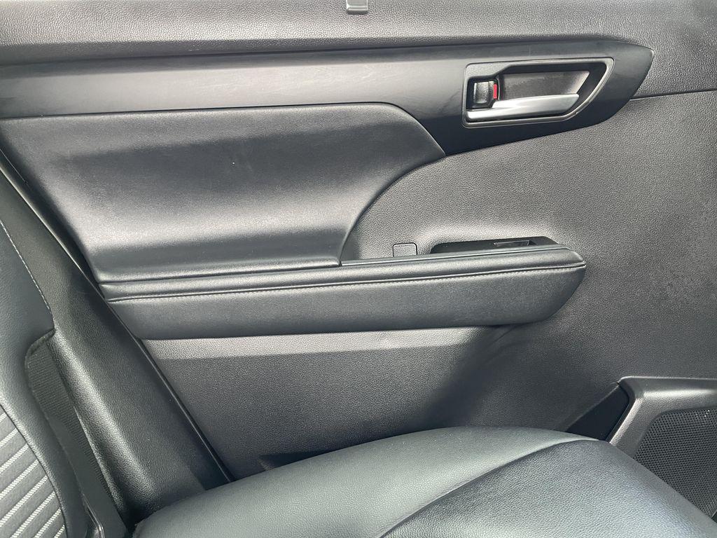 used 2025 Toyota Highlander car, priced at $46,390