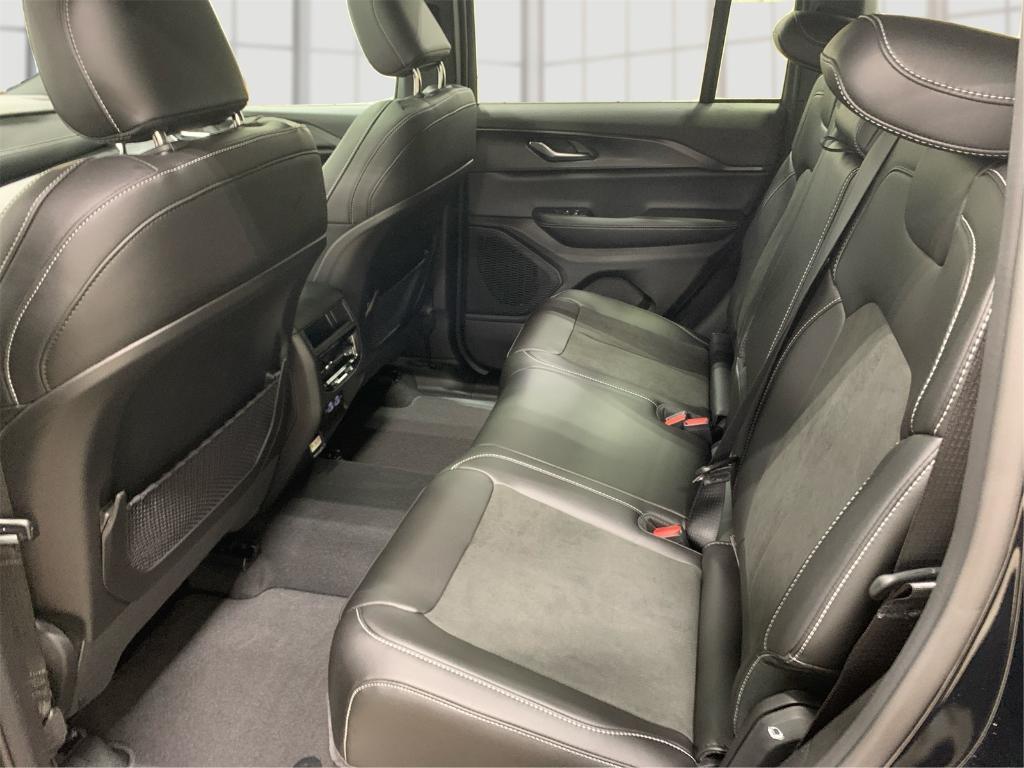 new 2025 Jeep Grand Cherokee car, priced at $39,934