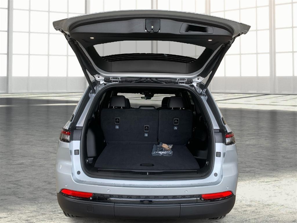 new 2025 Jeep Grand Cherokee car, priced at $40,809