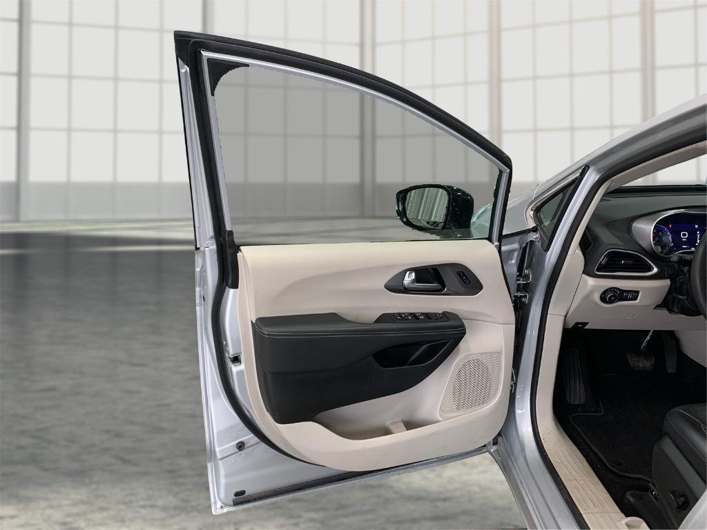 used 2024 Chrysler Pacifica car, priced at $29,200