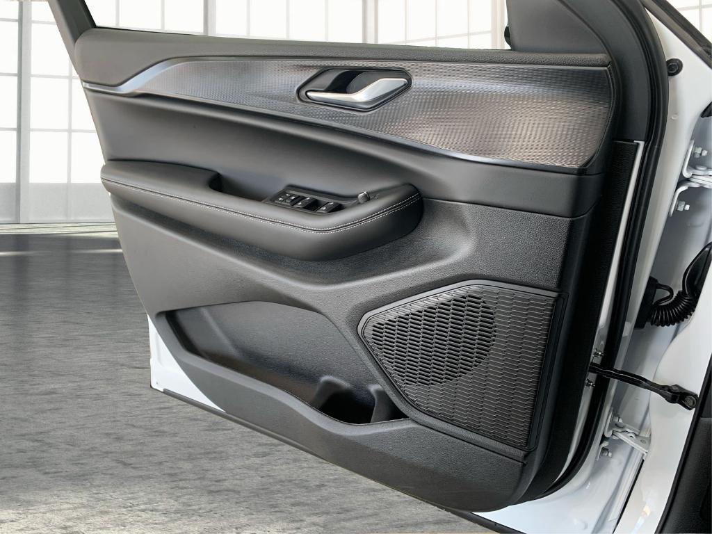 new 2025 Jeep Grand Cherokee L car, priced at $39,983