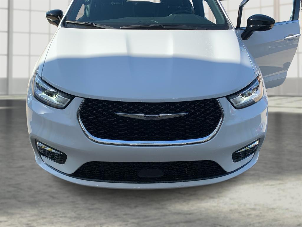 new 2026 Chrysler Pacifica car, priced at $42,842