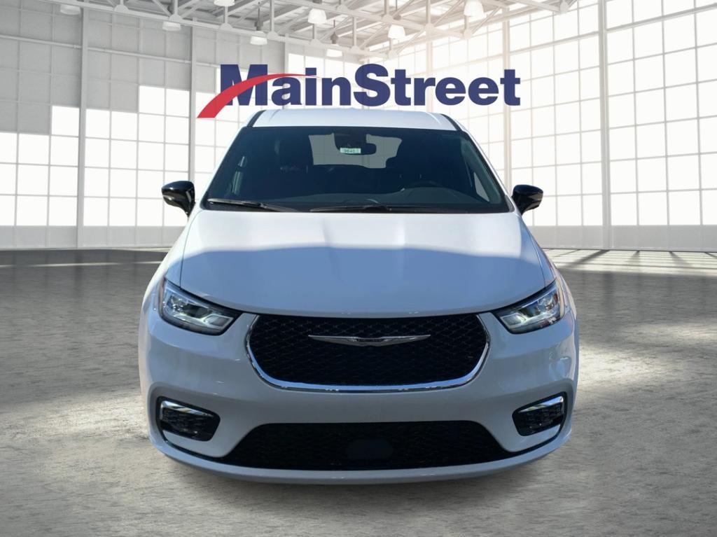 new 2026 Chrysler Pacifica car, priced at $42,842