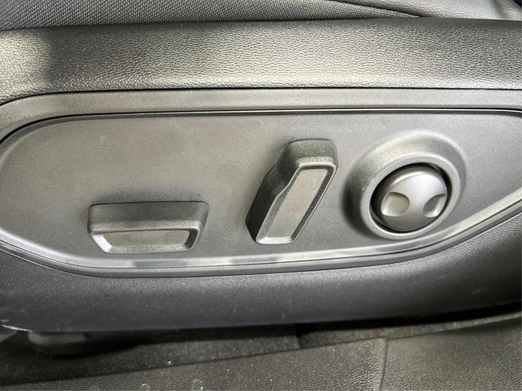 new 2026 Jeep Cherokee car, priced at $42,636