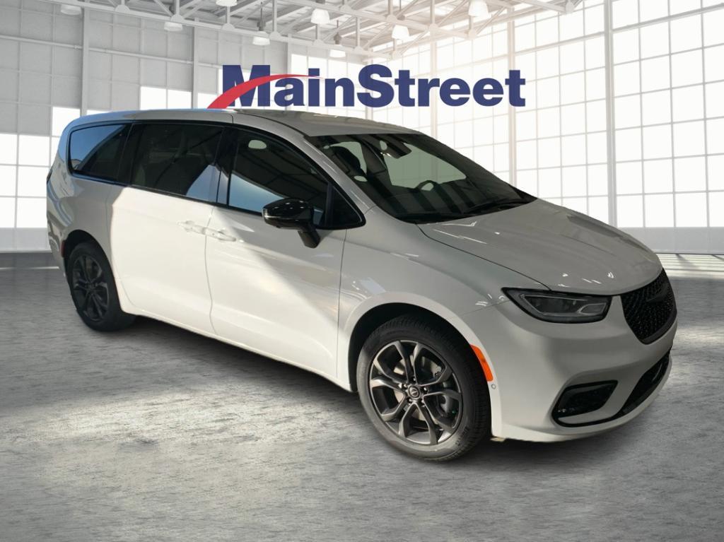 new 2026 Chrysler Pacifica car, priced at $45,717