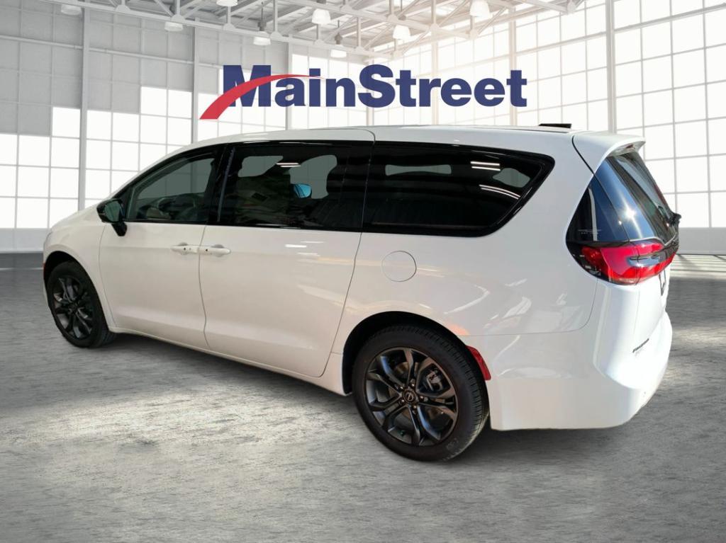 new 2026 Chrysler Pacifica car, priced at $44,717