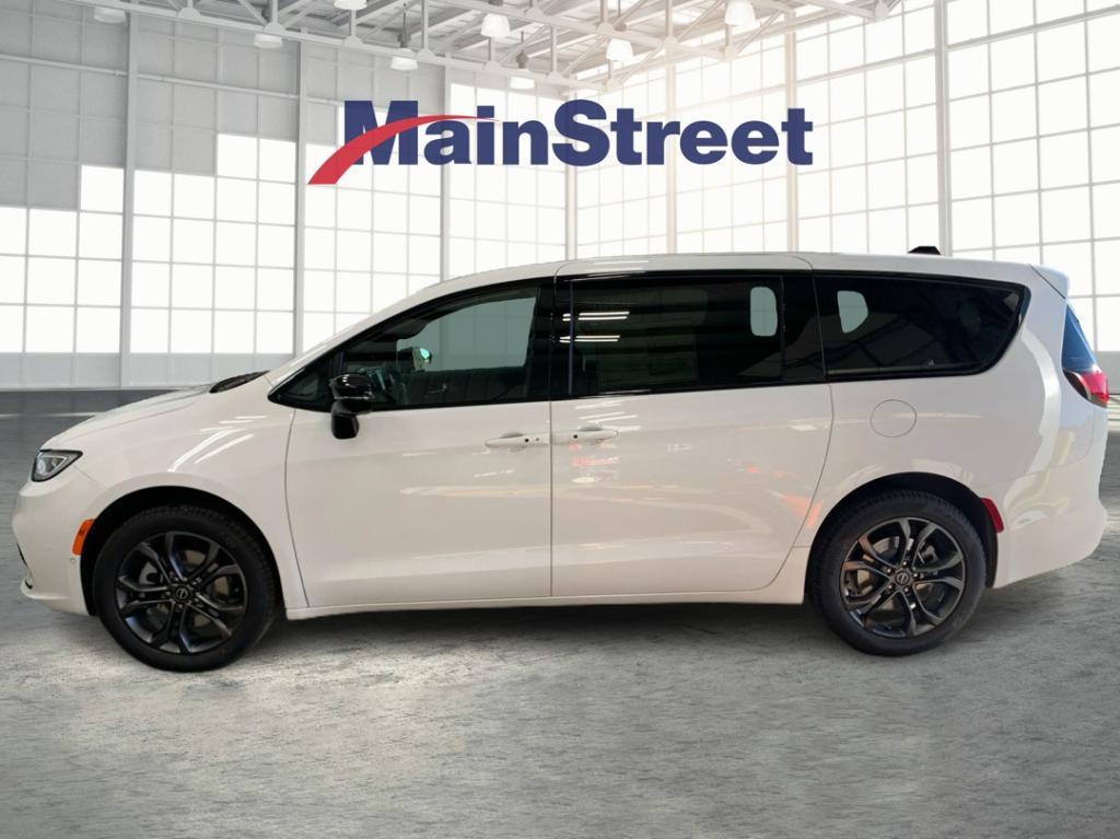 new 2026 Chrysler Pacifica car, priced at $45,717