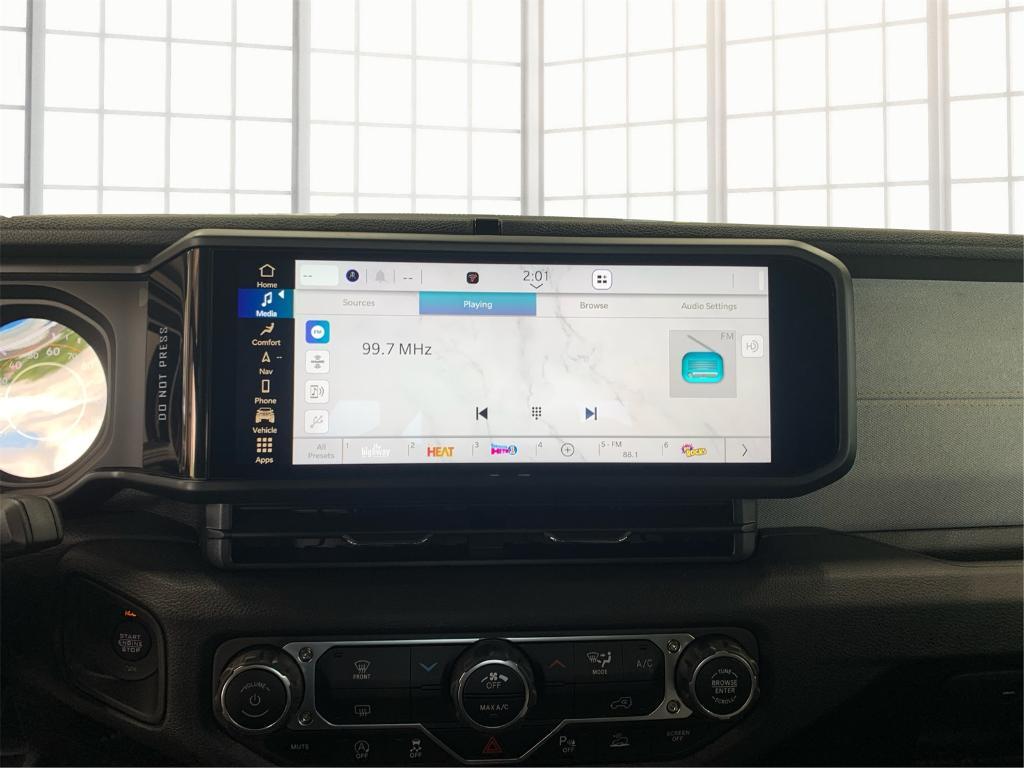 new 2025 Jeep Gladiator car, priced at $42,875