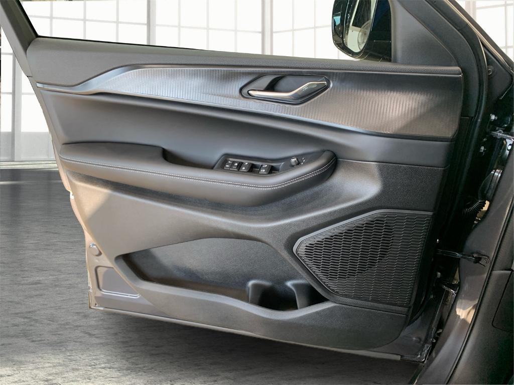 new 2025 Jeep Grand Cherokee L car, priced at $42,644