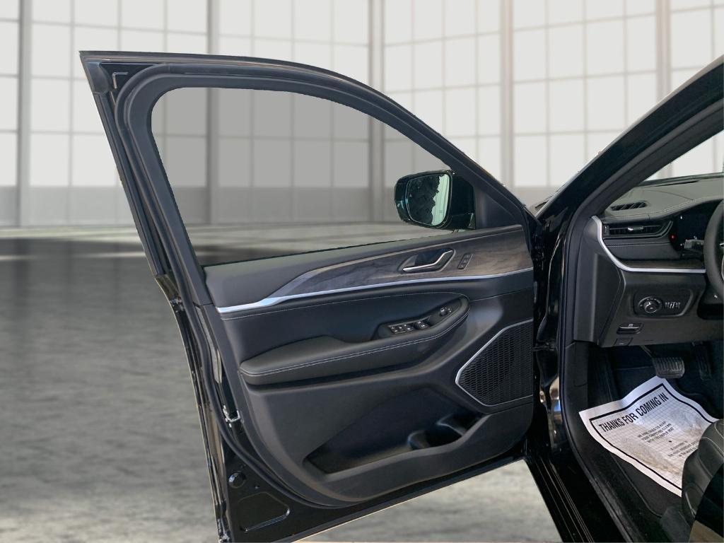 new 2026 Jeep Grand Cherokee car, priced at $50,661