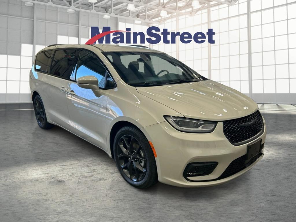 used 2021 Chrysler Pacifica car, priced at $21,700