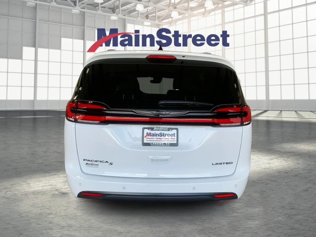 used 2025 Chrysler Pacifica car, priced at $45,400