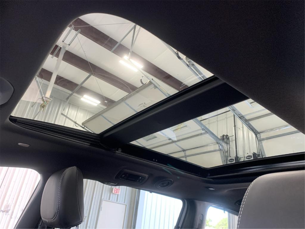 used 2025 Chrysler Pacifica car, priced at $45,400