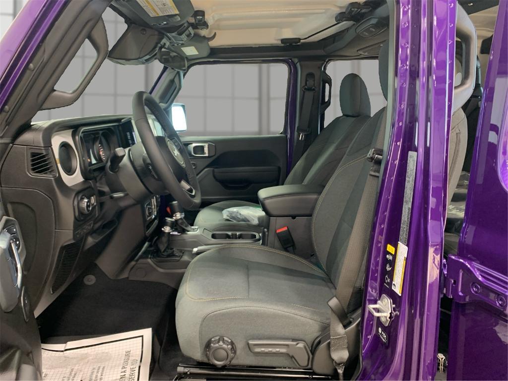 new 2026 Jeep Gladiator car, priced at $47,623