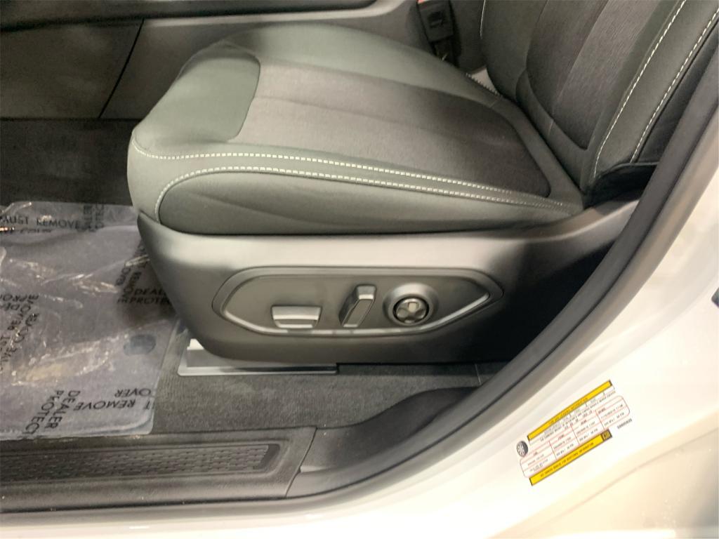 new 2025 Jeep Grand Cherokee car, priced at $34,452