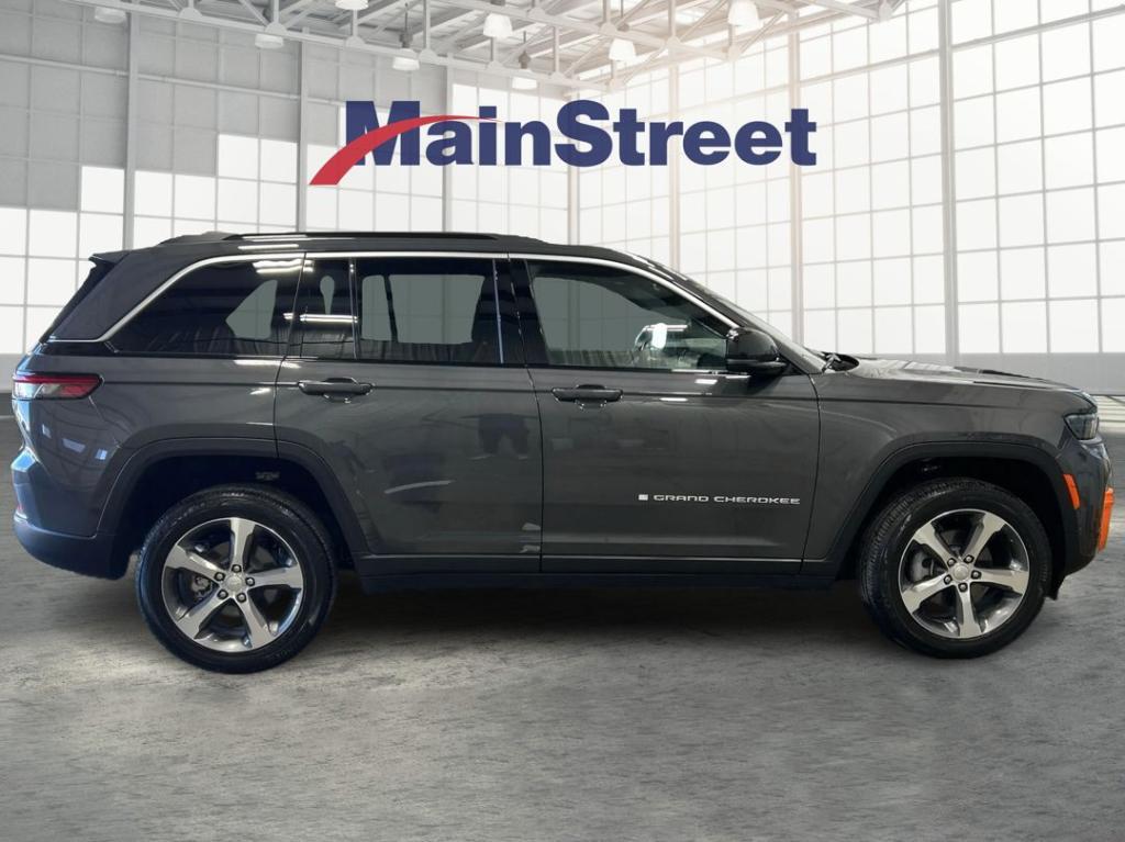 new 2026 Jeep Grand Cherokee car, priced at $42,843