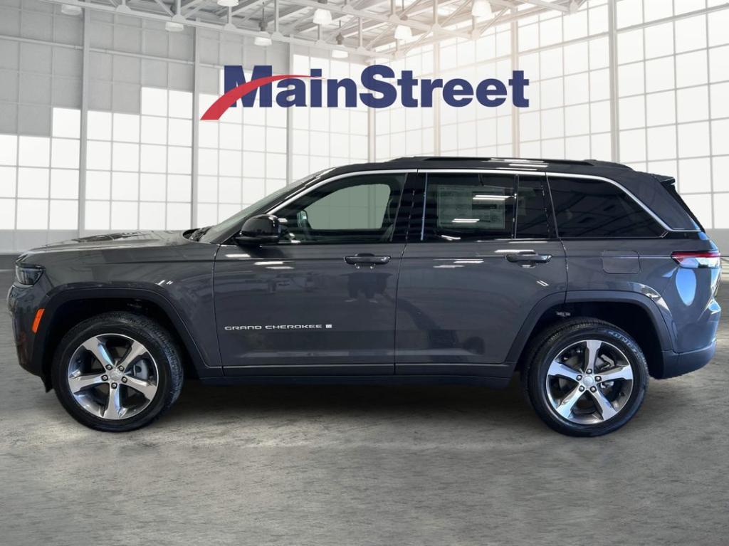 new 2026 Jeep Grand Cherokee car, priced at $42,843