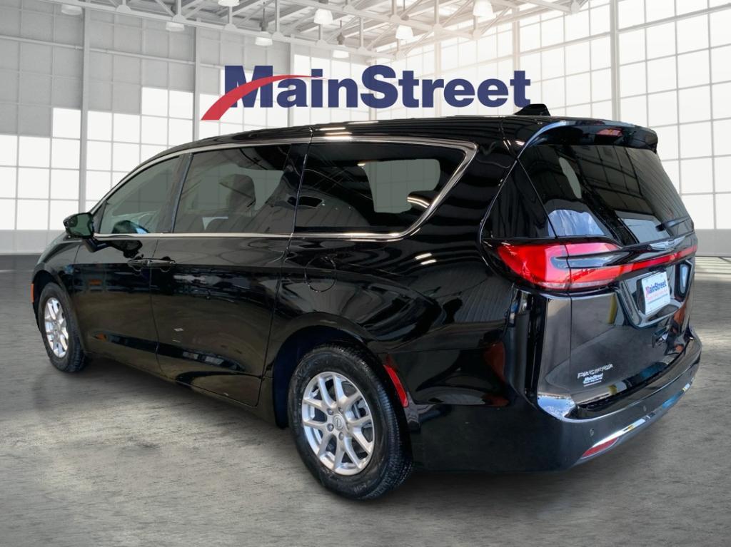new 2026 Chrysler Pacifica car, priced at $39,942