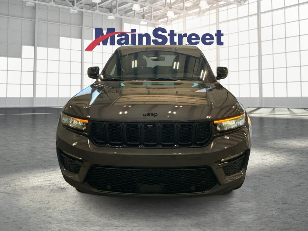 new 2025 Jeep Grand Cherokee car, priced at $45,837