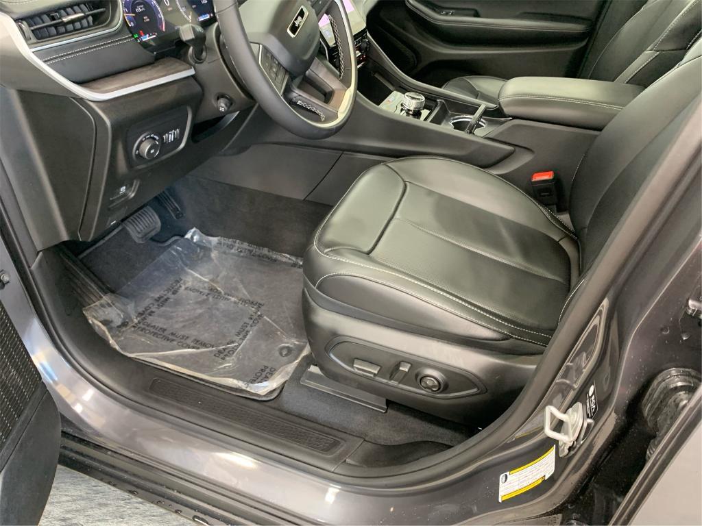 new 2025 Jeep Grand Cherokee car, priced at $45,837