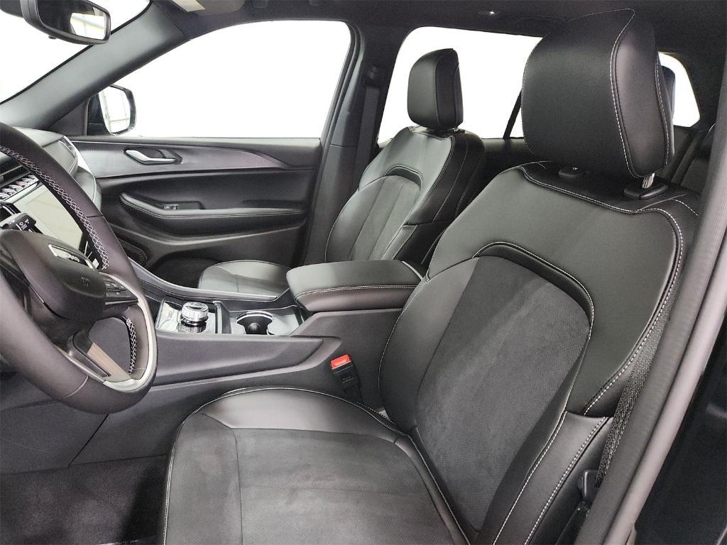 used 2024 Jeep Grand Cherokee car, priced at $29,475