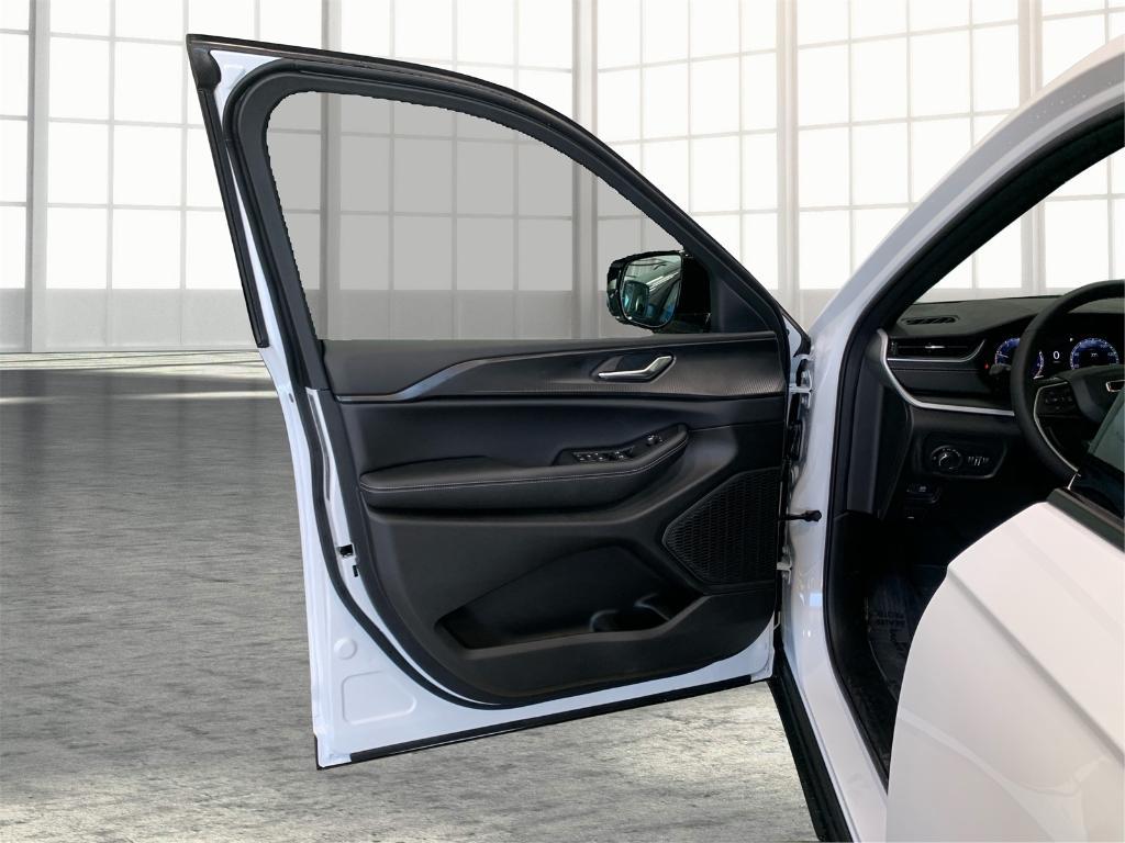 new 2025 Jeep Grand Cherokee car, priced at $40,398