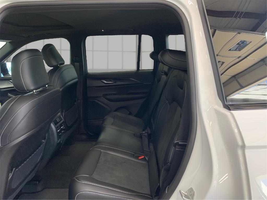 new 2025 Jeep Grand Cherokee car, priced at $40,398