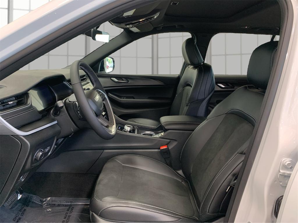 new 2025 Jeep Grand Cherokee car, priced at $40,398