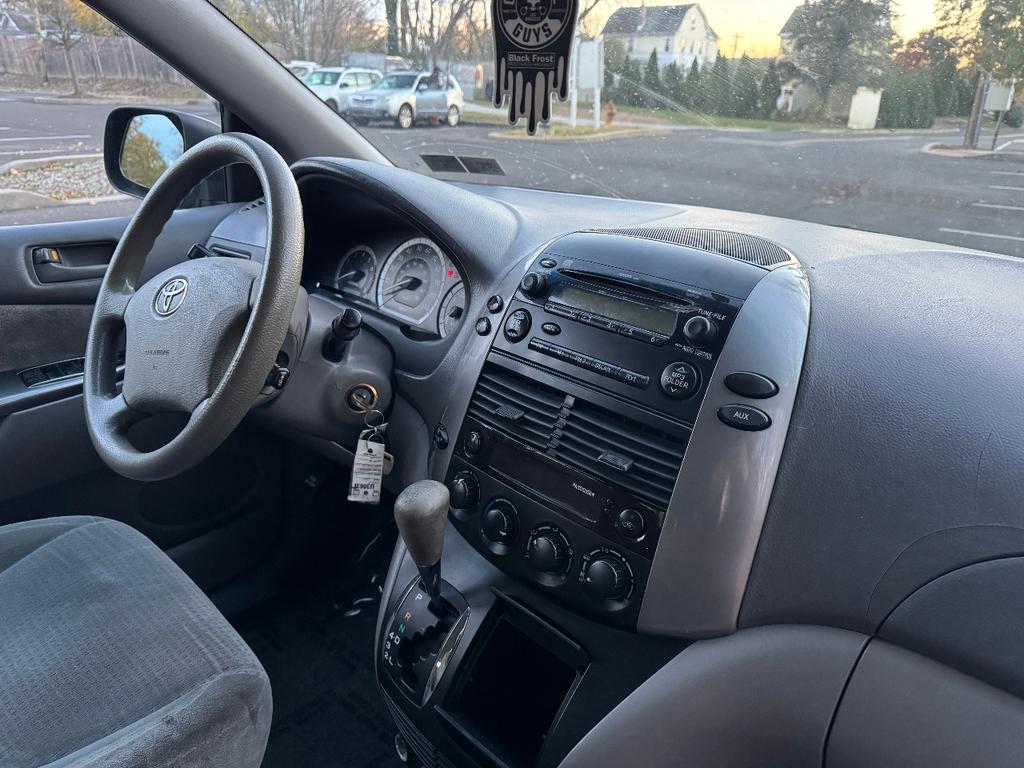 used 2006 Toyota Sienna car, priced at $4,595