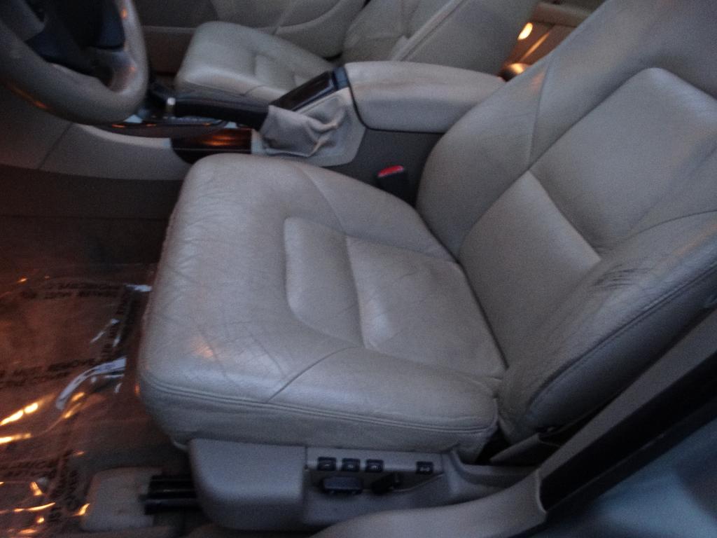 used 2004 Volvo S80 car, priced at $3,095