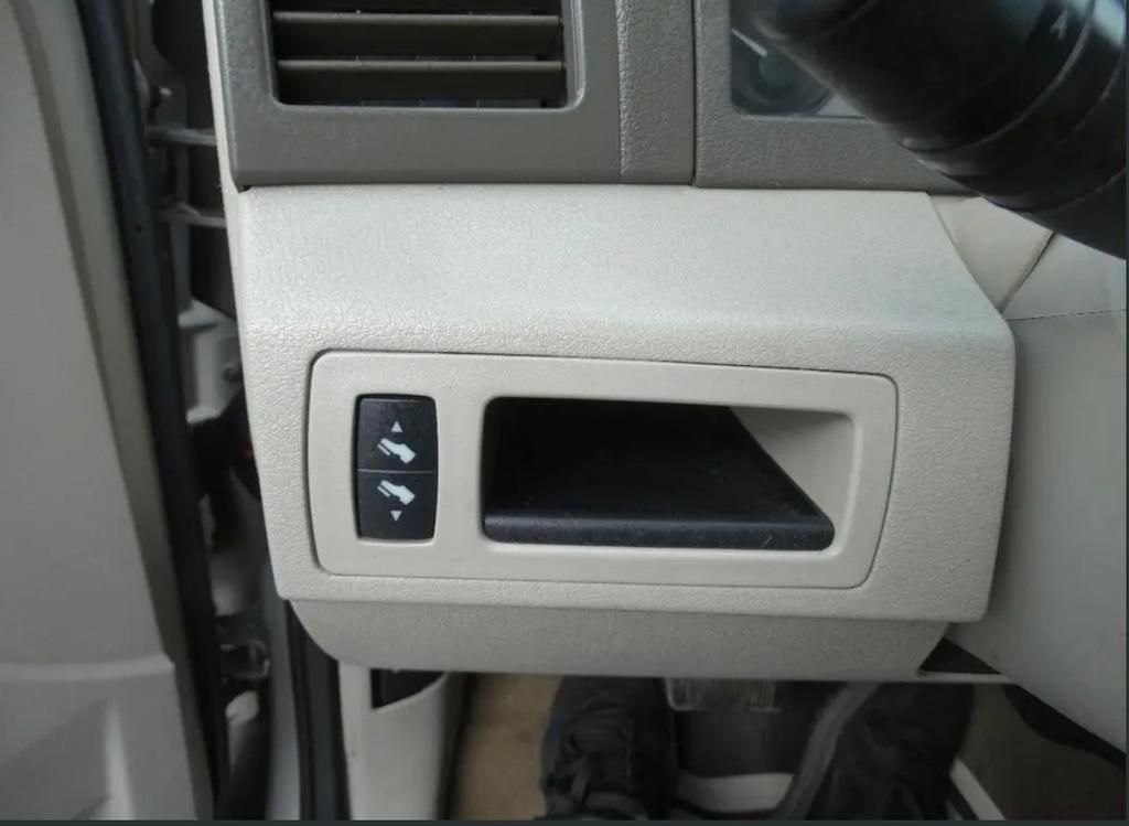 used 2008 Jeep Grand Cherokee car, priced at $3,595