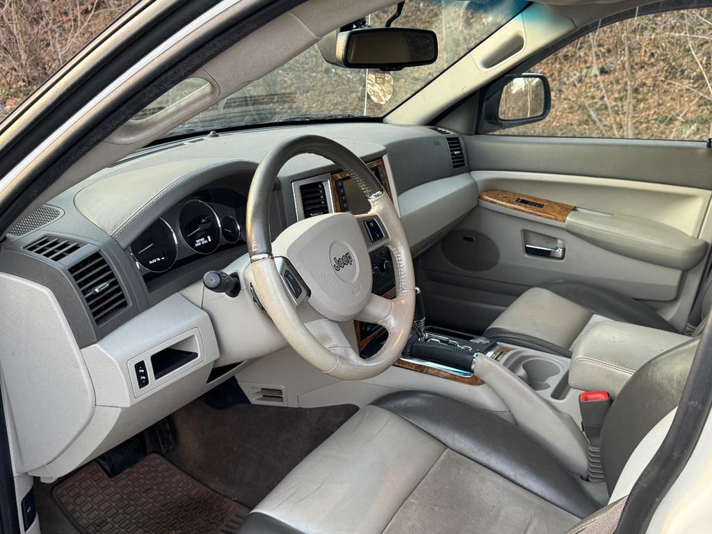 used 2009 Jeep Grand Cherokee car, priced at $4,095