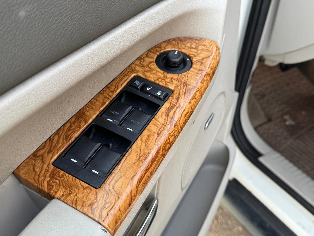 used 2009 Jeep Grand Cherokee car, priced at $4,095