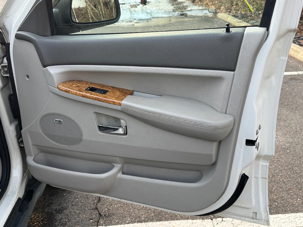 used 2009 Jeep Grand Cherokee car, priced at $4,095