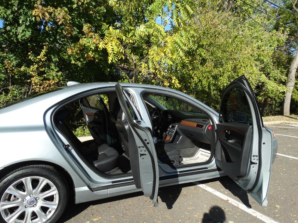 used 2009 Volvo S80 car, priced at $4,595