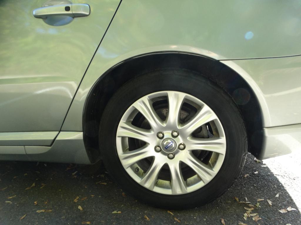 used 2009 Volvo S80 car, priced at $4,595