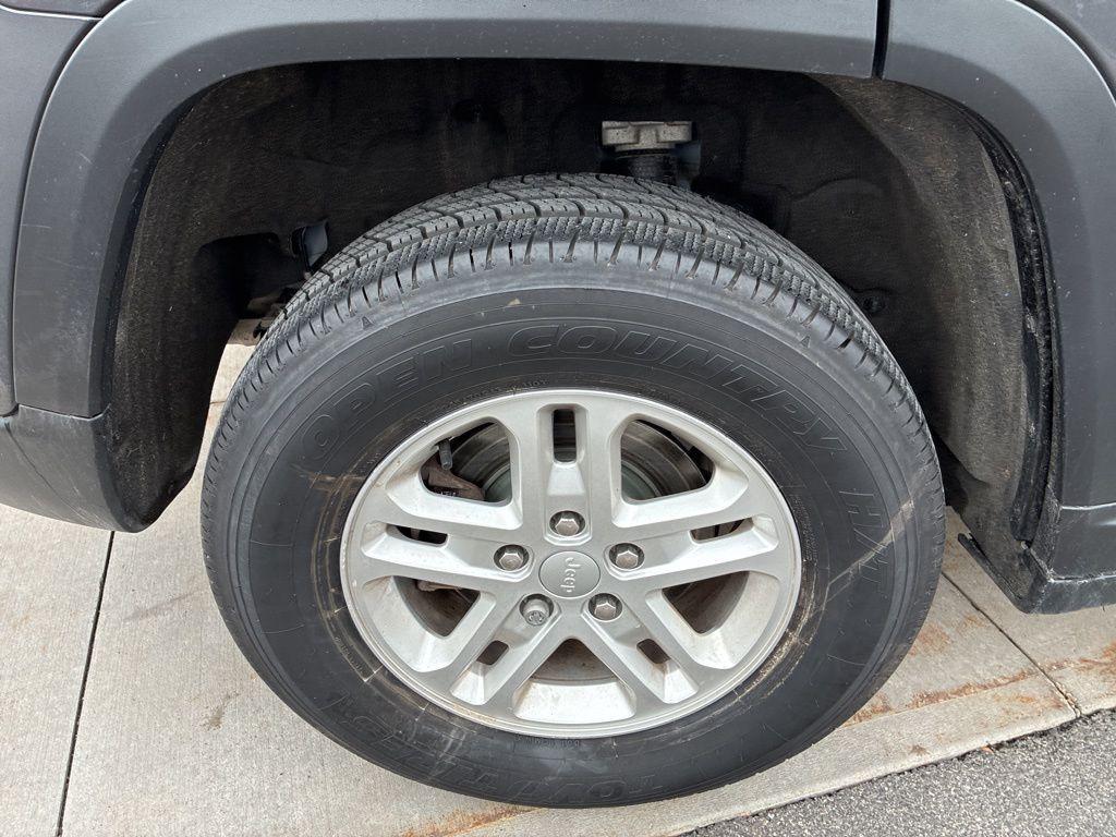 used 2023 Jeep Grand Cherokee car, priced at $29,696