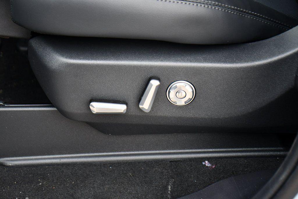 new 2026 Lincoln Navigator car, priced at $100,323