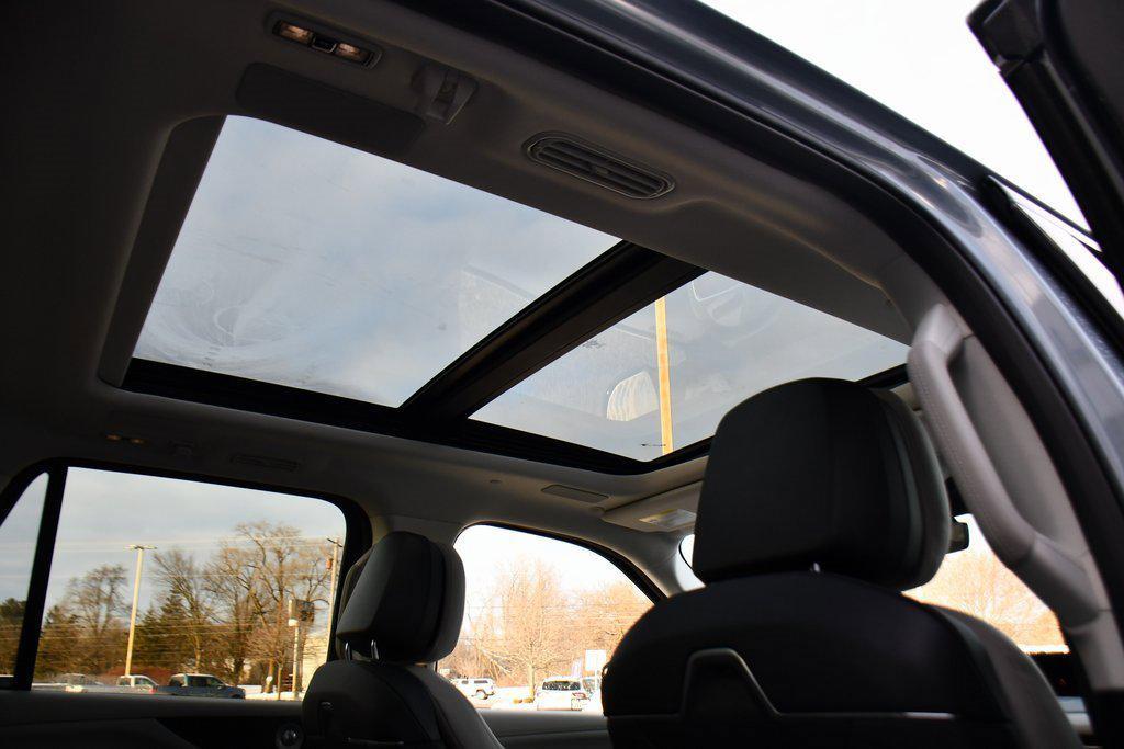 new 2025 Lincoln Navigator car, priced at $94,007