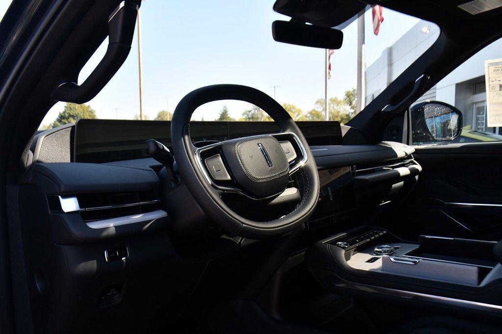 new 2025 Lincoln Navigator car, priced at $96,748