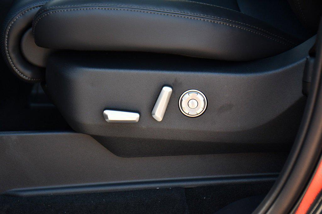 new 2025 Lincoln Navigator car, priced at $96,748