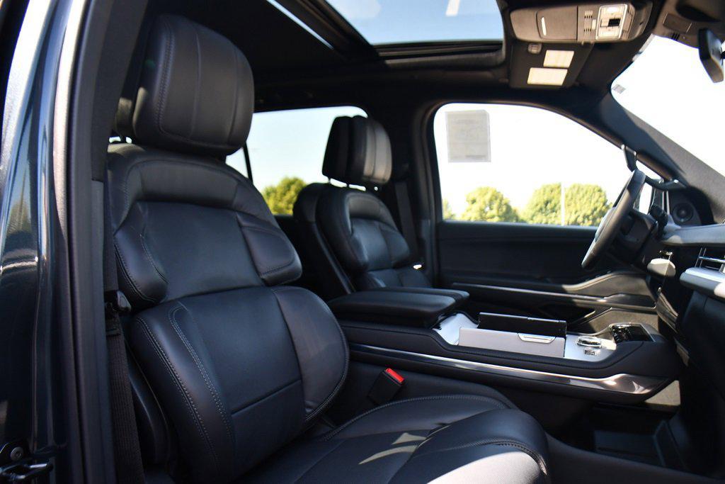 new 2025 Lincoln Navigator car, priced at $96,748