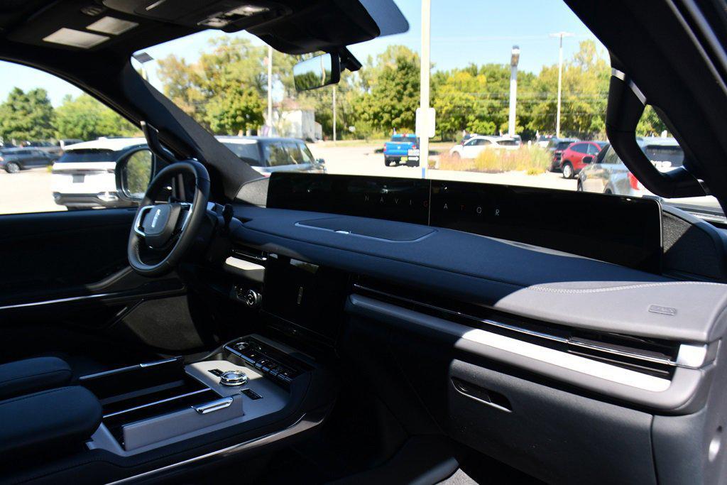 new 2025 Lincoln Navigator car, priced at $96,748