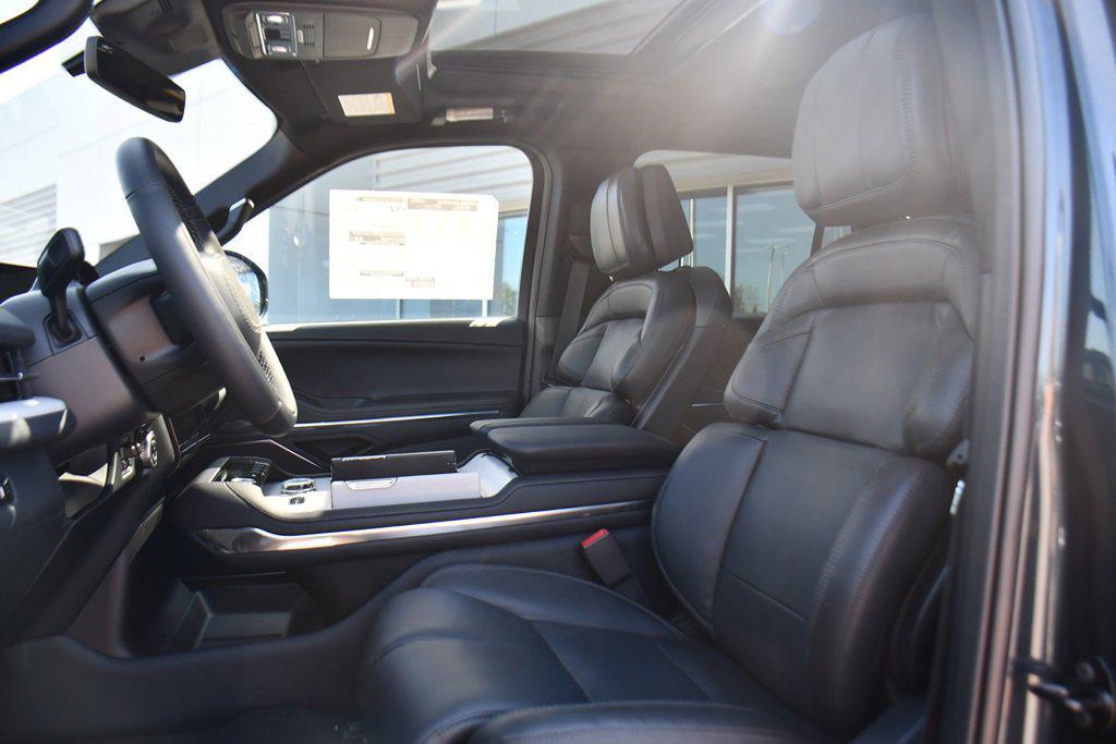 new 2025 Lincoln Navigator car, priced at $96,748
