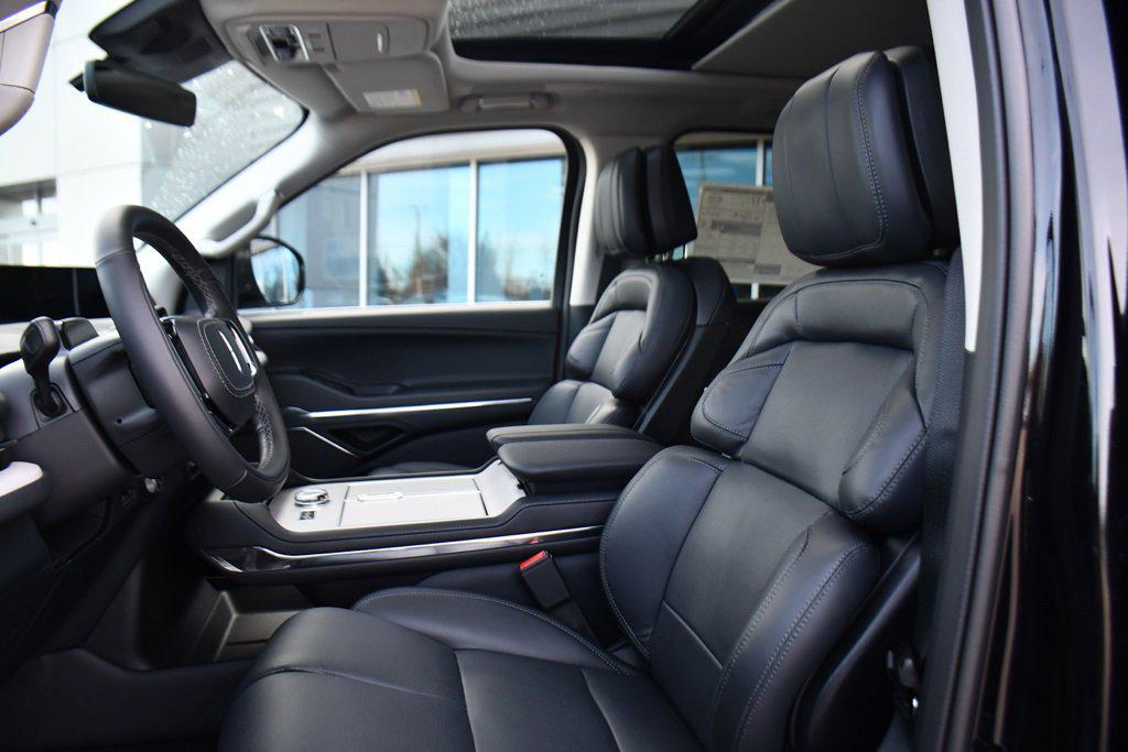 new 2025 Lincoln Navigator car, priced at $96,249