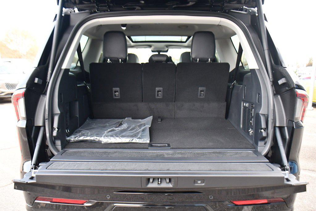 new 2025 Lincoln Navigator car, priced at $96,249