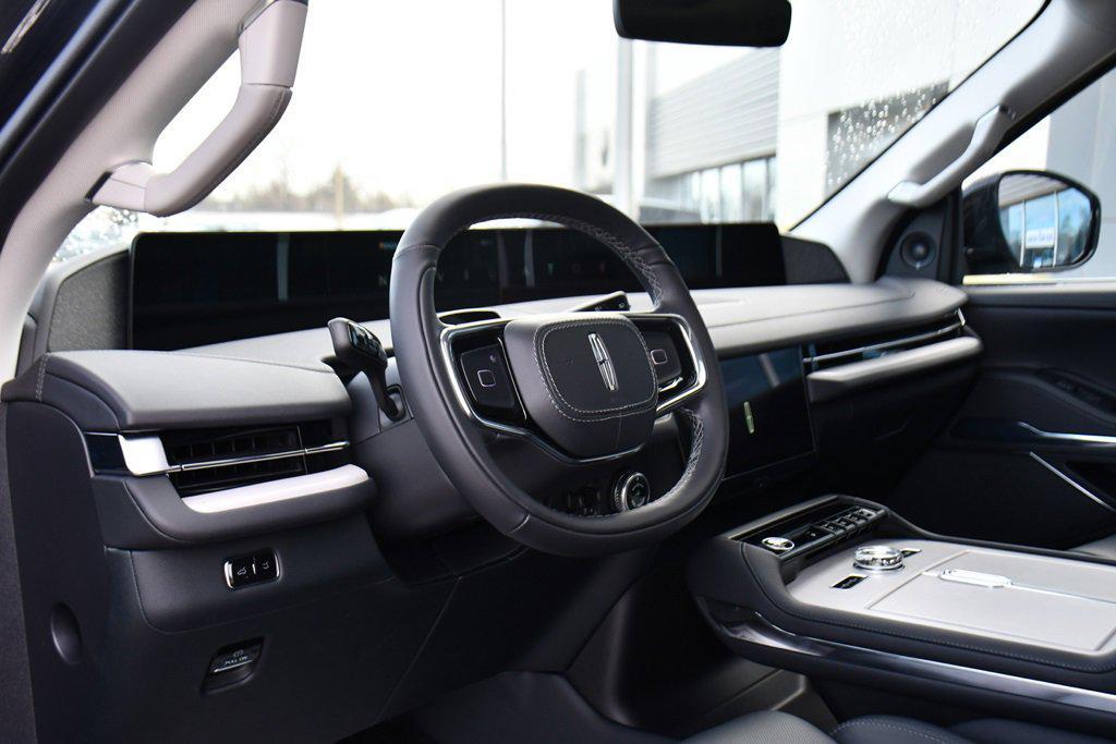 new 2025 Lincoln Navigator car, priced at $96,249